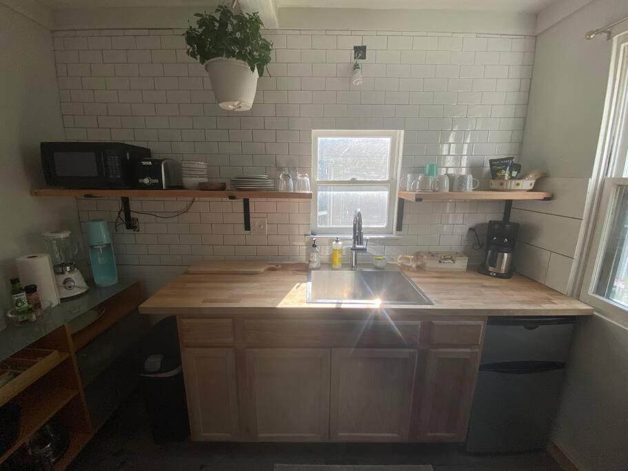 Studio Apt W Garden Kingston Kültér fotó