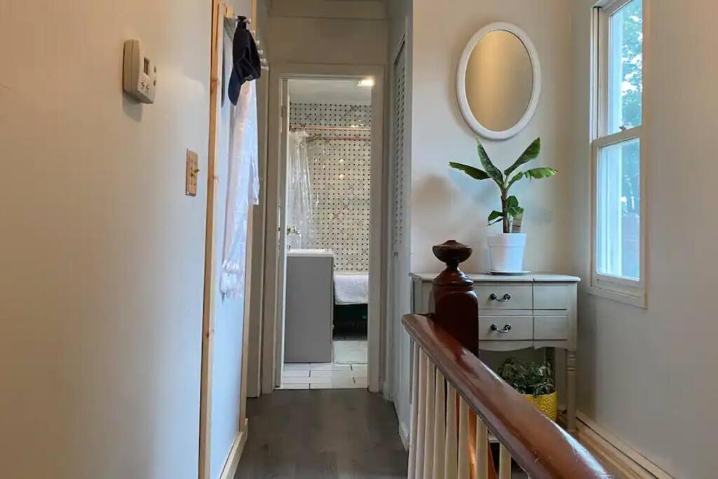 Studio Apt W Garden Kingston Kültér fotó